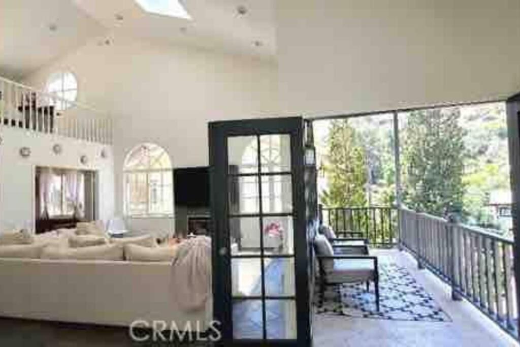 Stunning Mediterranean Mansion In Laurel Canyon Лос-Анджелес Екстер'єр фото